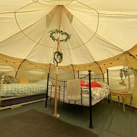 Hotel Secret Garden Glamping Lymington Exterior foto