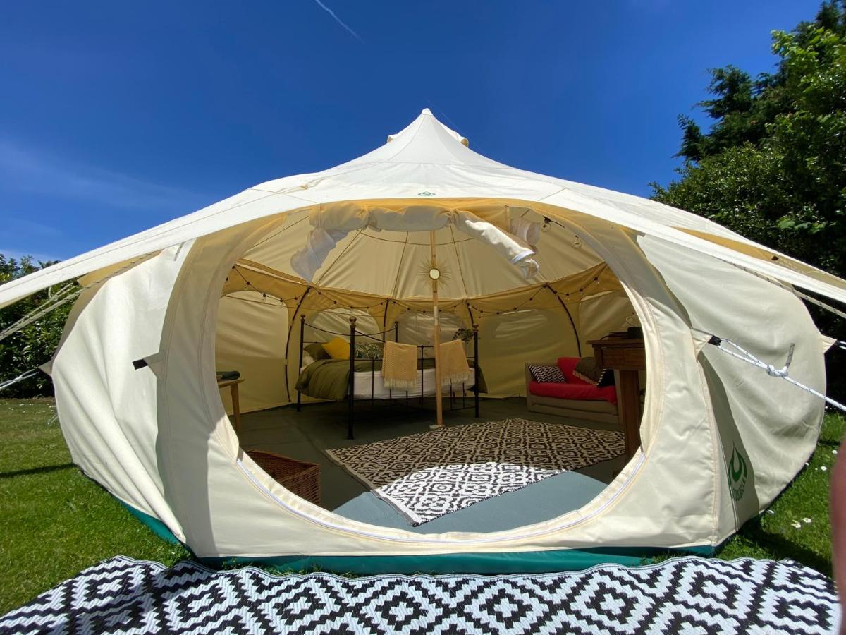 Hotel Secret Garden Glamping Lymington Exterior foto