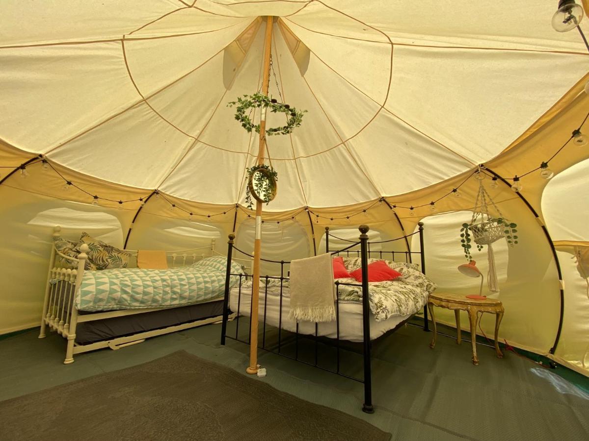 Hotel Secret Garden Glamping Lymington Exterior foto
