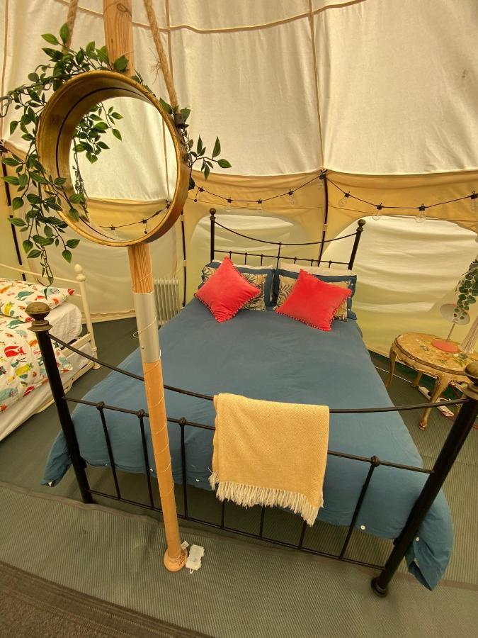 Hotel Secret Garden Glamping Lymington Exterior foto